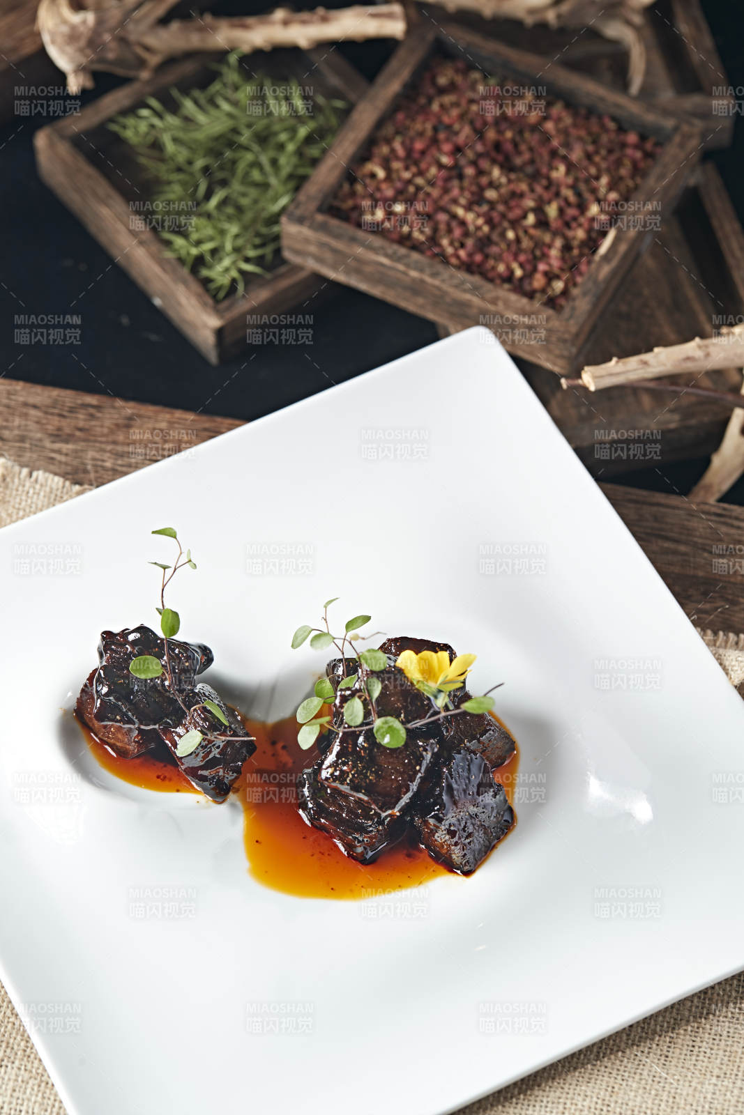 墨鱼汁焗牛腩肉图片