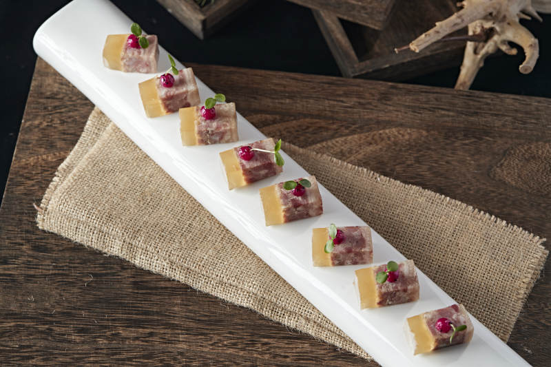 五香水晶压肘花图片