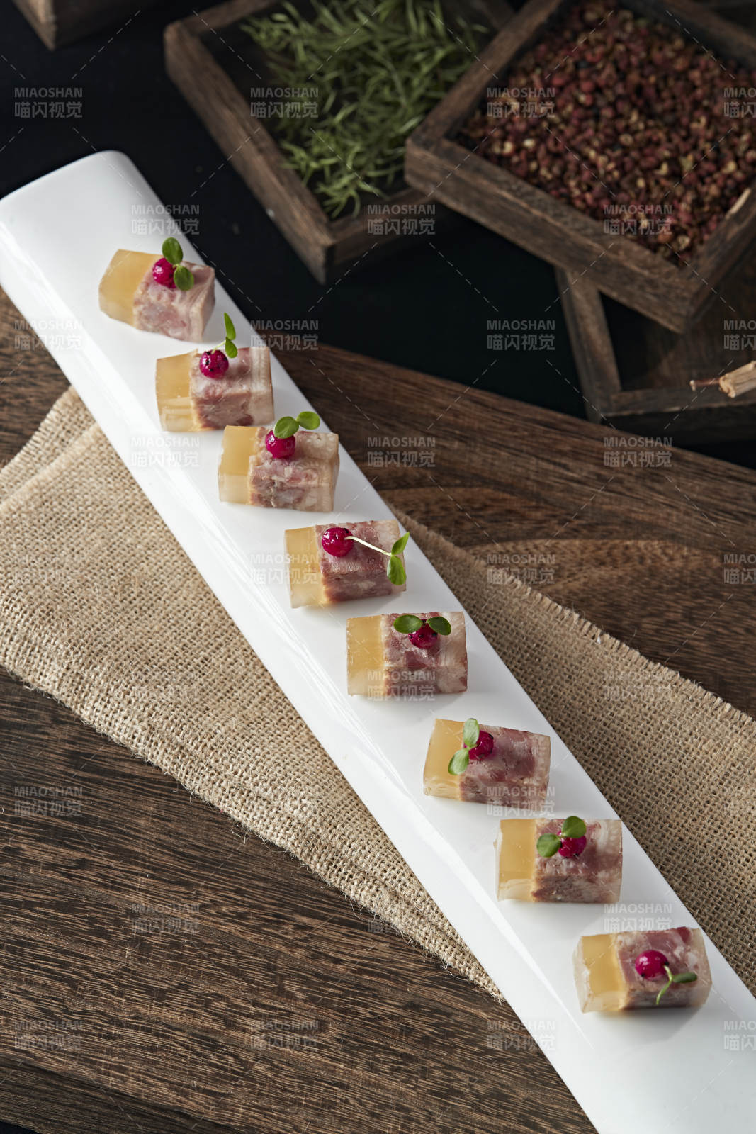 五香水晶压肘花图片