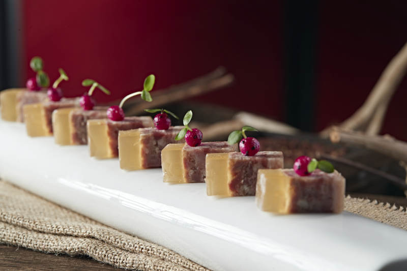 五香水晶压肘花图片