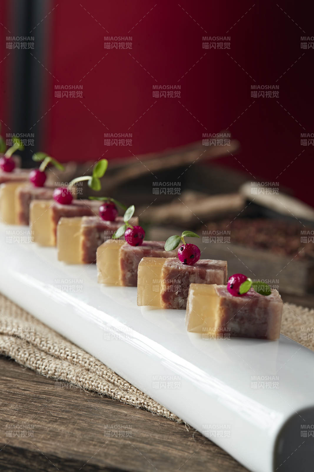 五香水晶压肘花图片