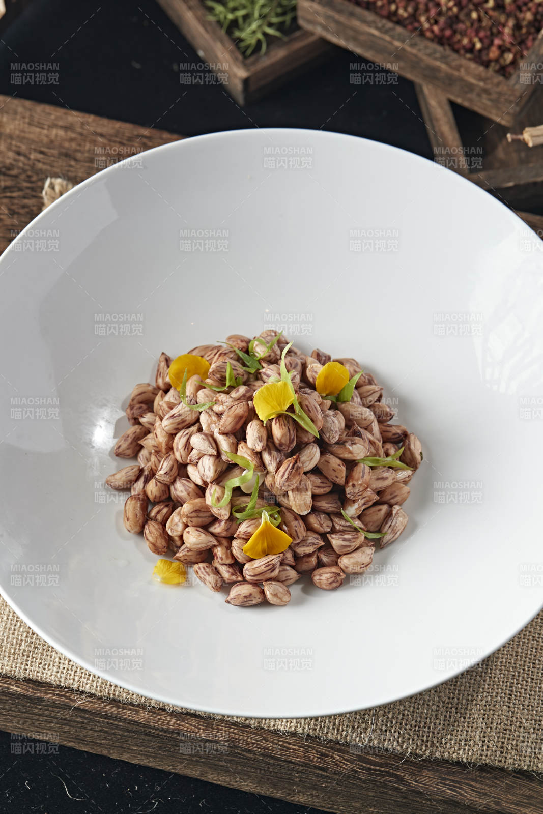 卤水七彩花生图片