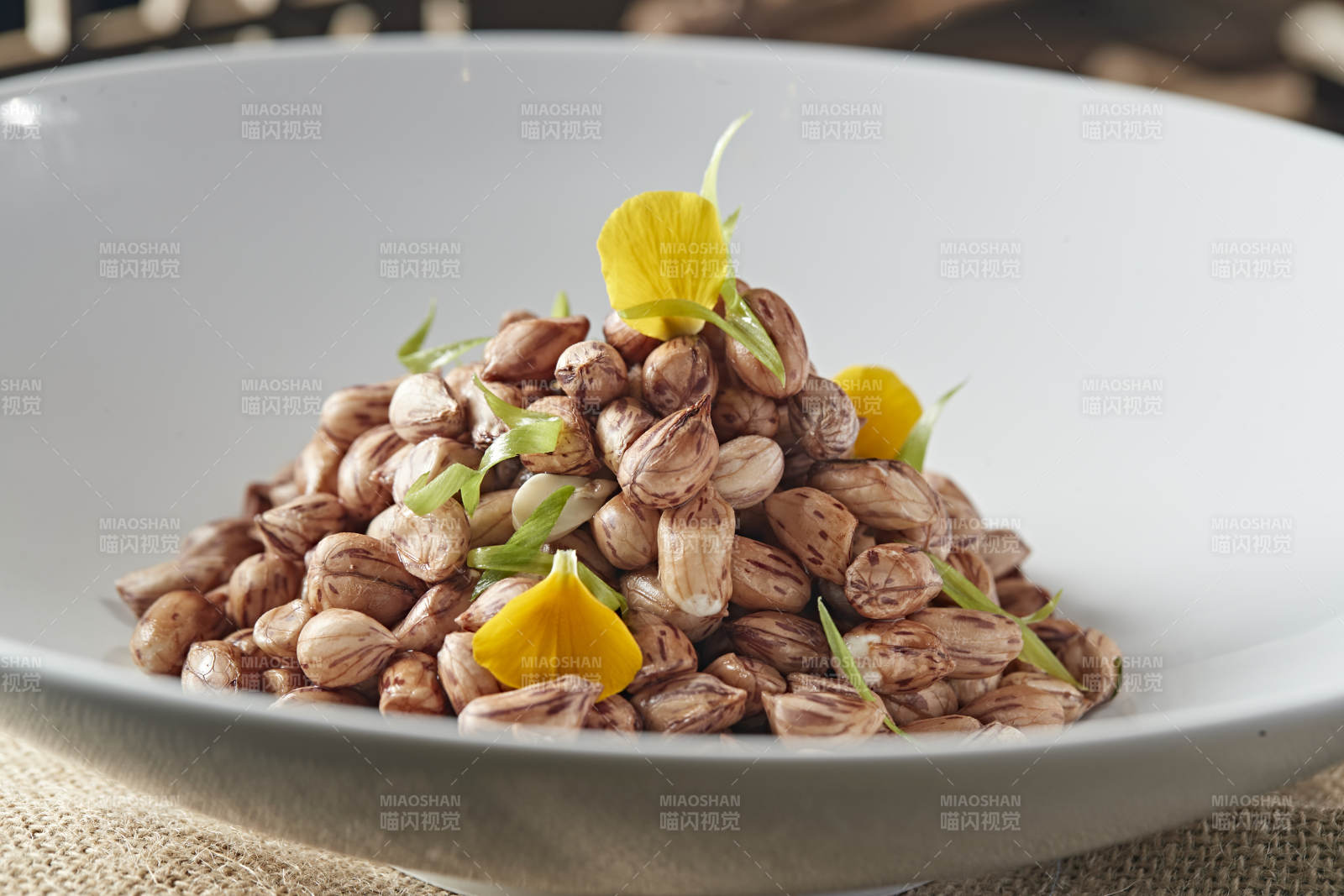 卤水七彩花生图片