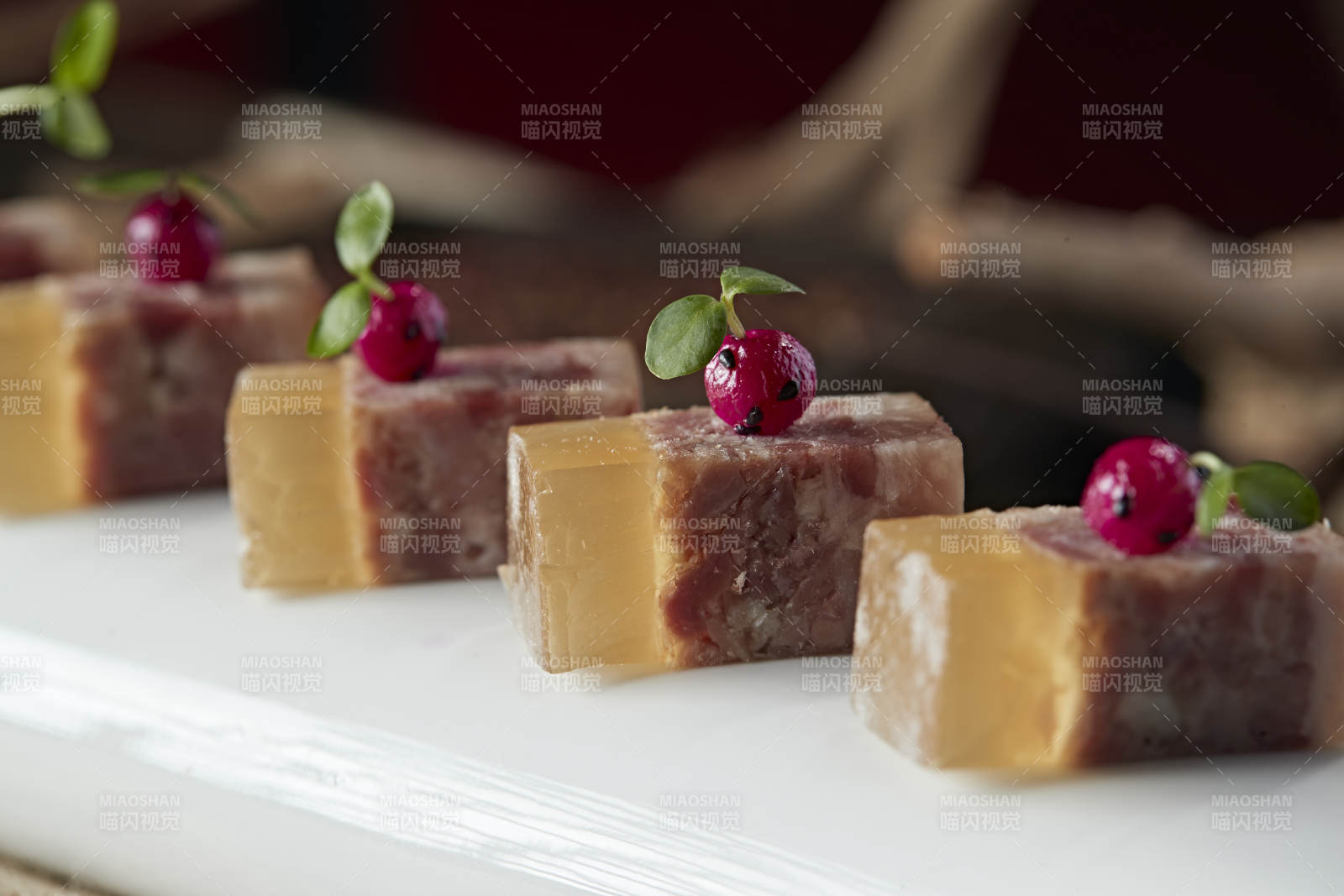 五香水晶压肘花图片