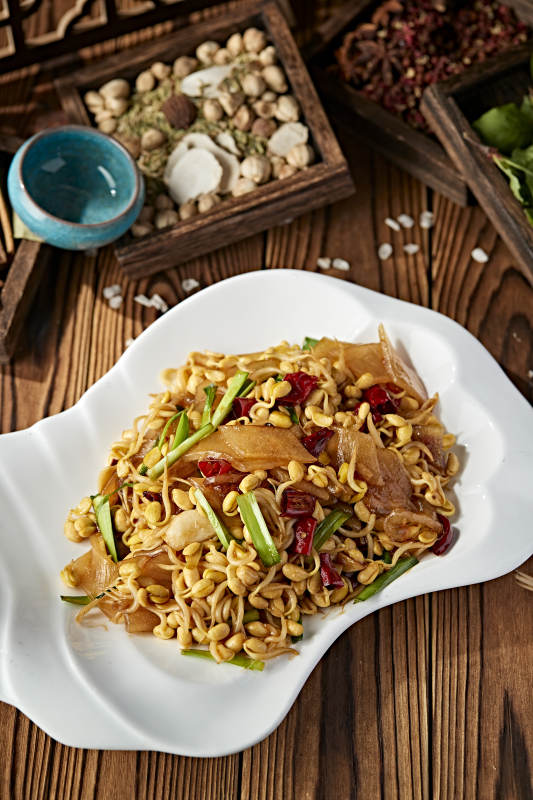 黄豆芽青蒜苗辣椒炒宽粉图片