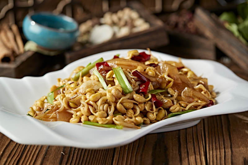 黄豆芽青蒜苗辣椒炒宽粉图片