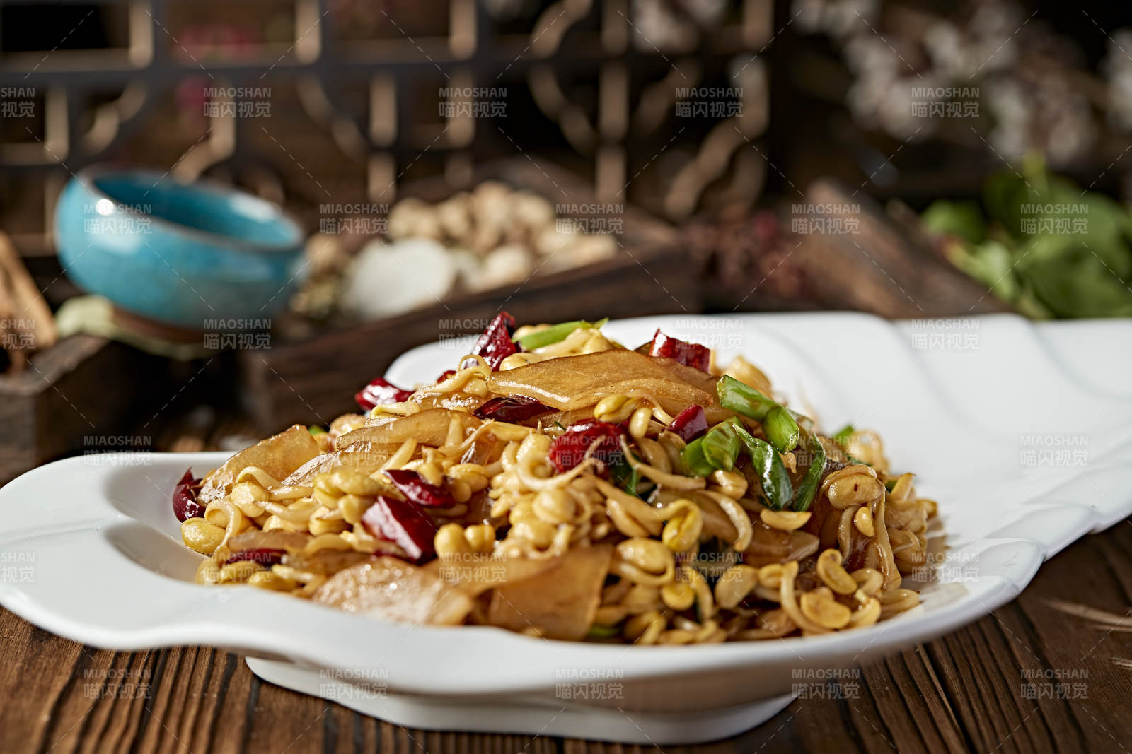 黄豆芽青蒜苗辣椒炒宽粉图片