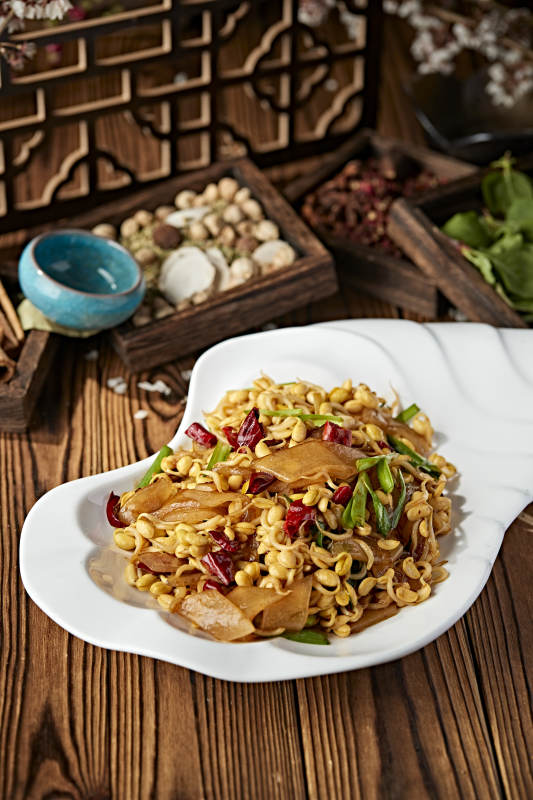 黄豆芽青蒜苗辣椒炒宽粉图片