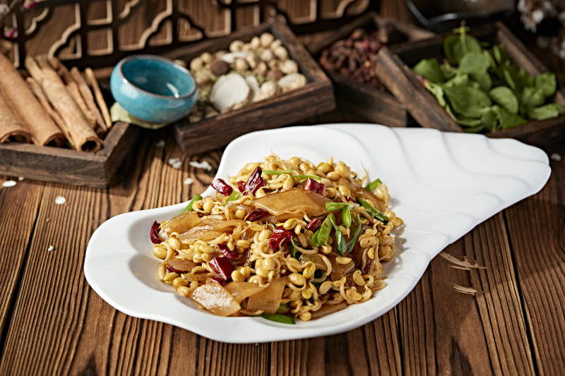 黄豆芽青蒜苗辣椒炒宽粉图片