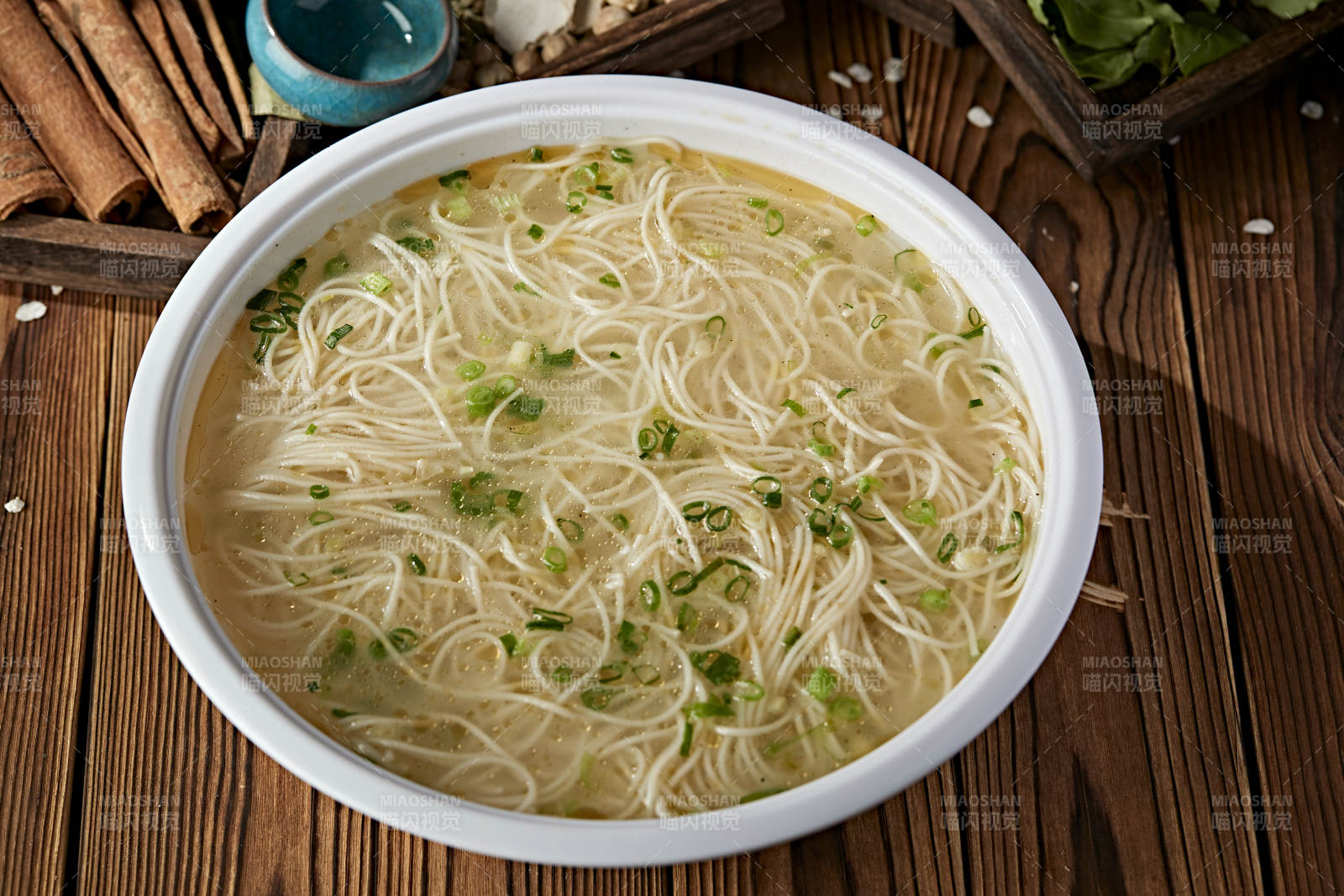 清汤煮挂面图片