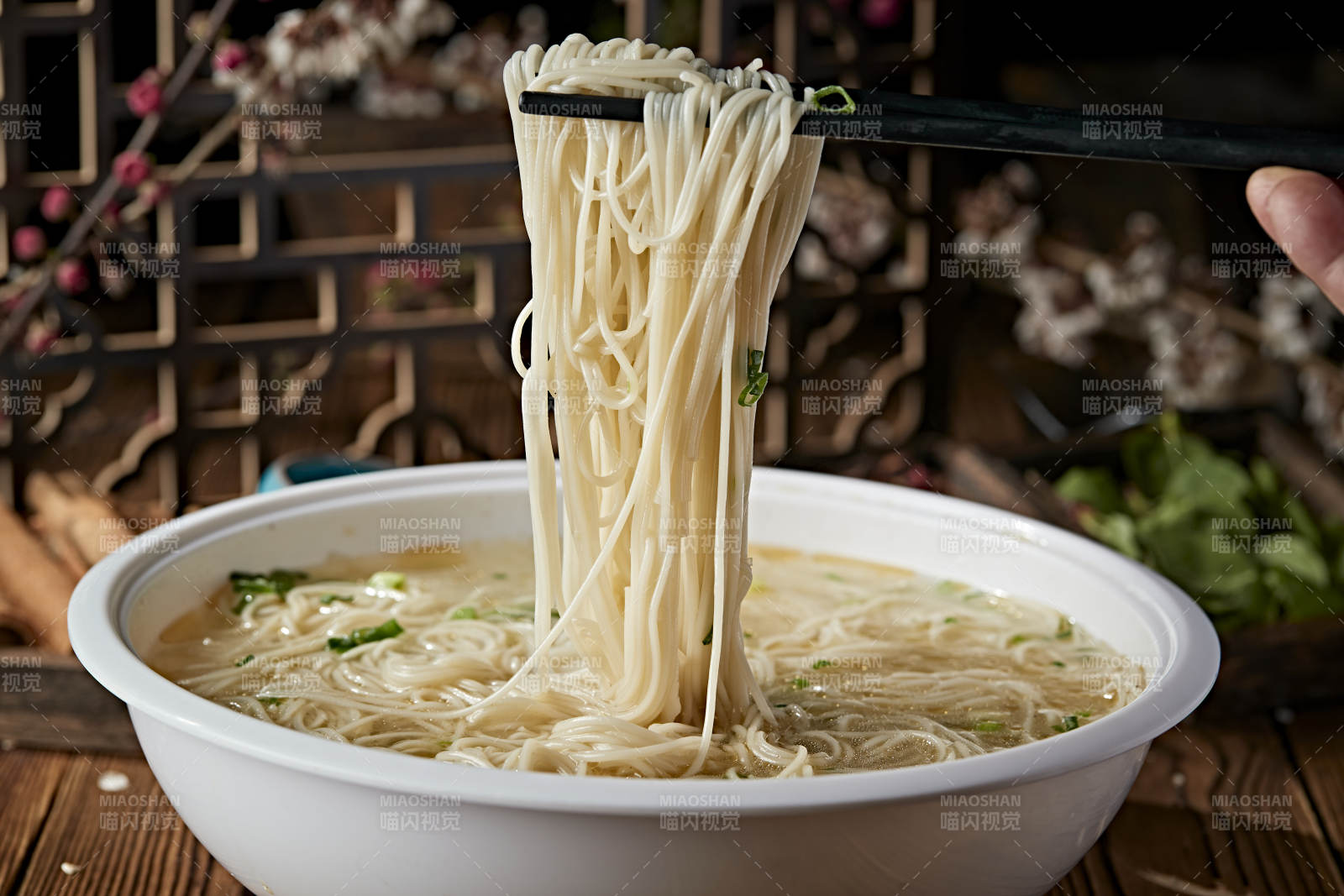 清汤煮挂面图片