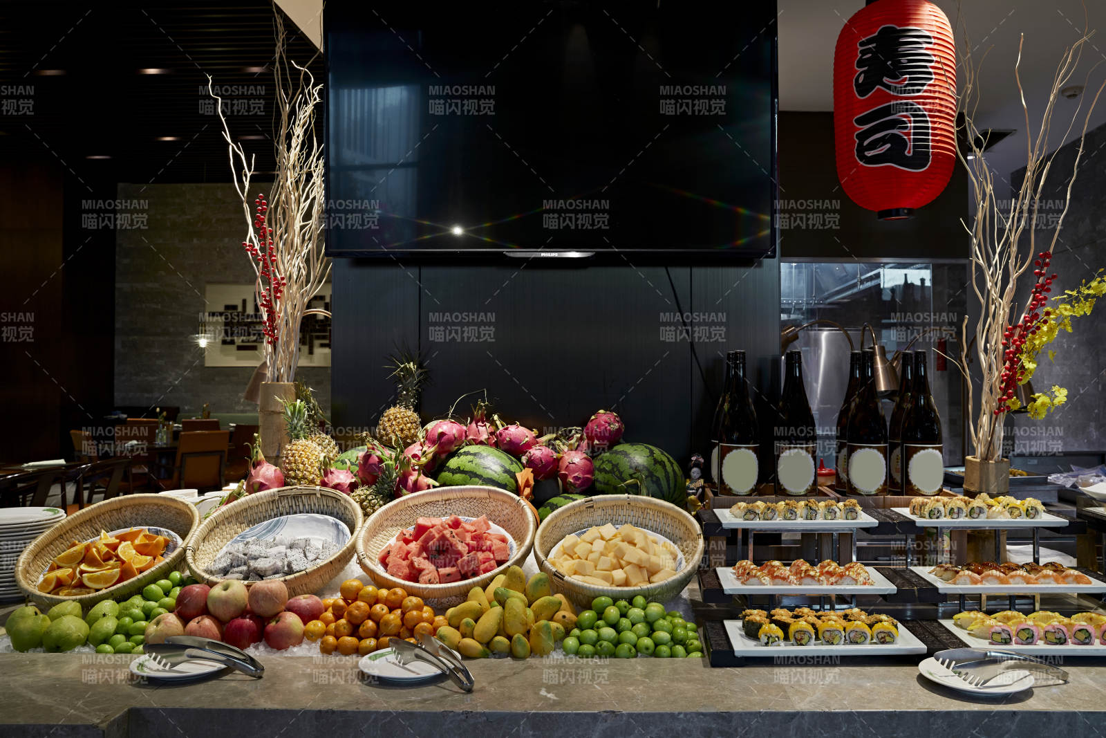 高档星级酒店自助餐的缤纷水果餐台图片