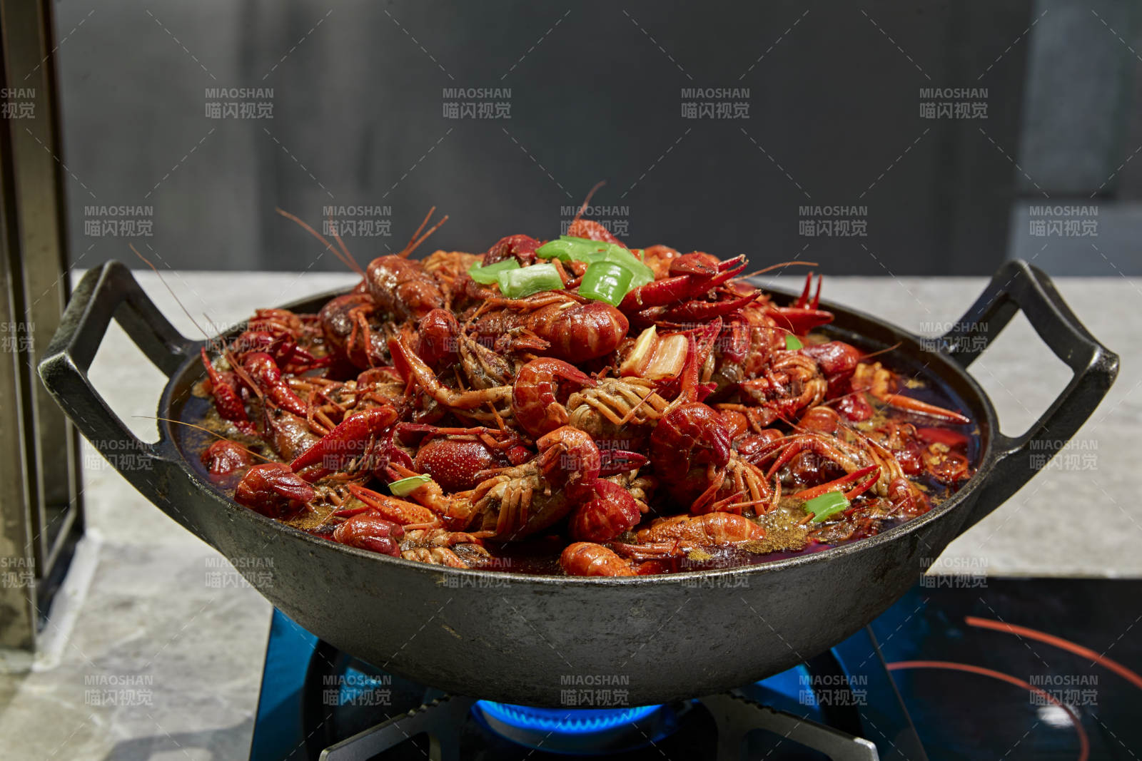 高档星级酒店自助餐的麻辣小龙虾图片