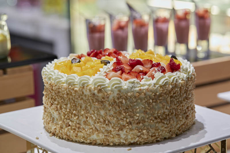 高档星级酒店自助餐的甜品蛋糕图片