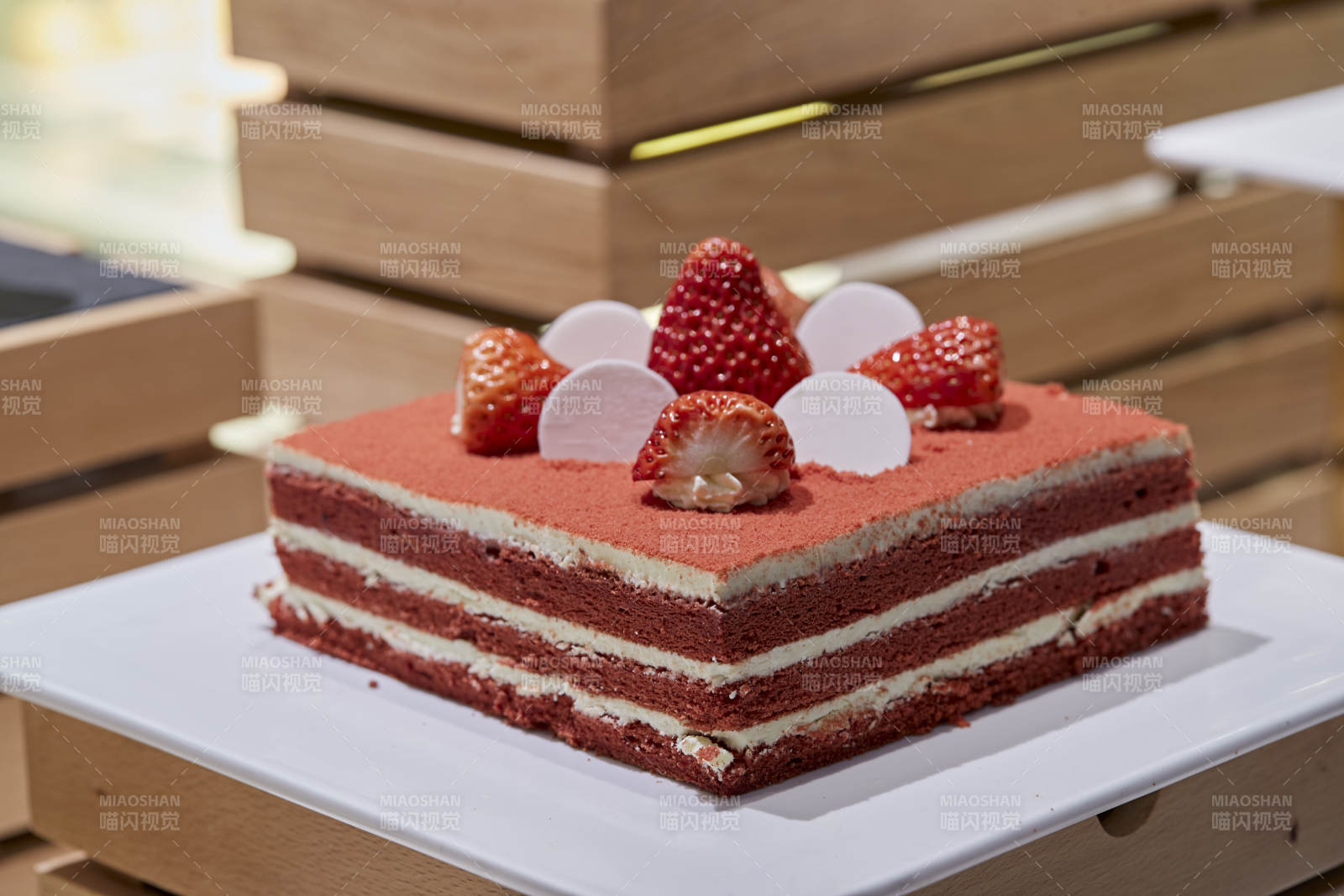 高档星级酒店自助餐的甜品蛋糕图片