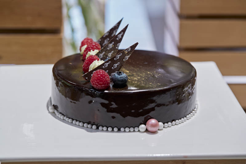 高档星级酒店自助餐的甜品蛋糕图片