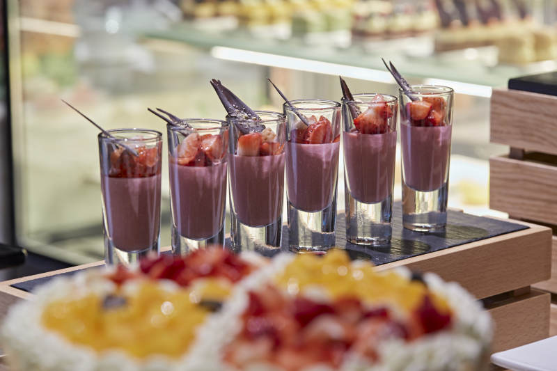 高档星级酒店自助餐甜品巧克力水果布丁图片