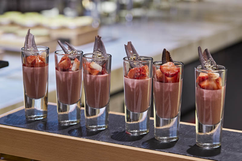 高档星级酒店自助餐甜品巧克力水果布丁图片