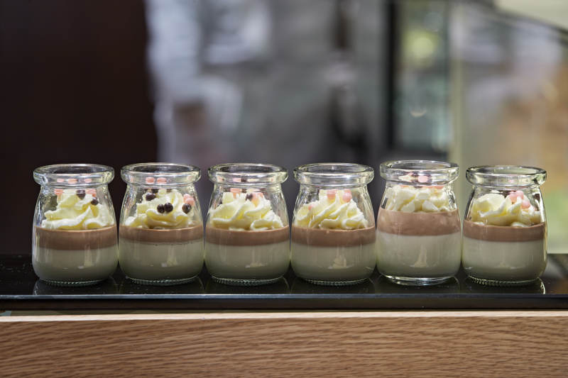 高档星级酒店自助餐甜品巧克力水果布丁图片