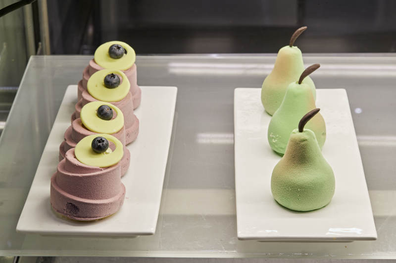 高档星级酒店自助餐的甜品蛋糕图片