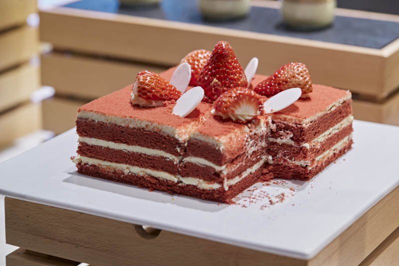 高档星级酒店自助餐的甜品蛋糕图片