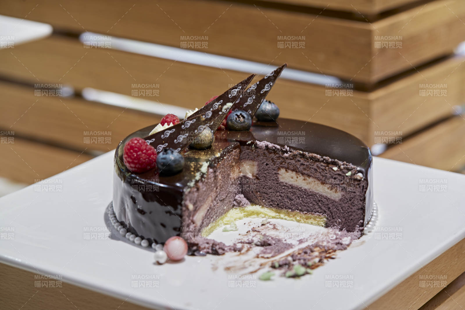 高档星级酒店自助餐的甜品蛋糕图片