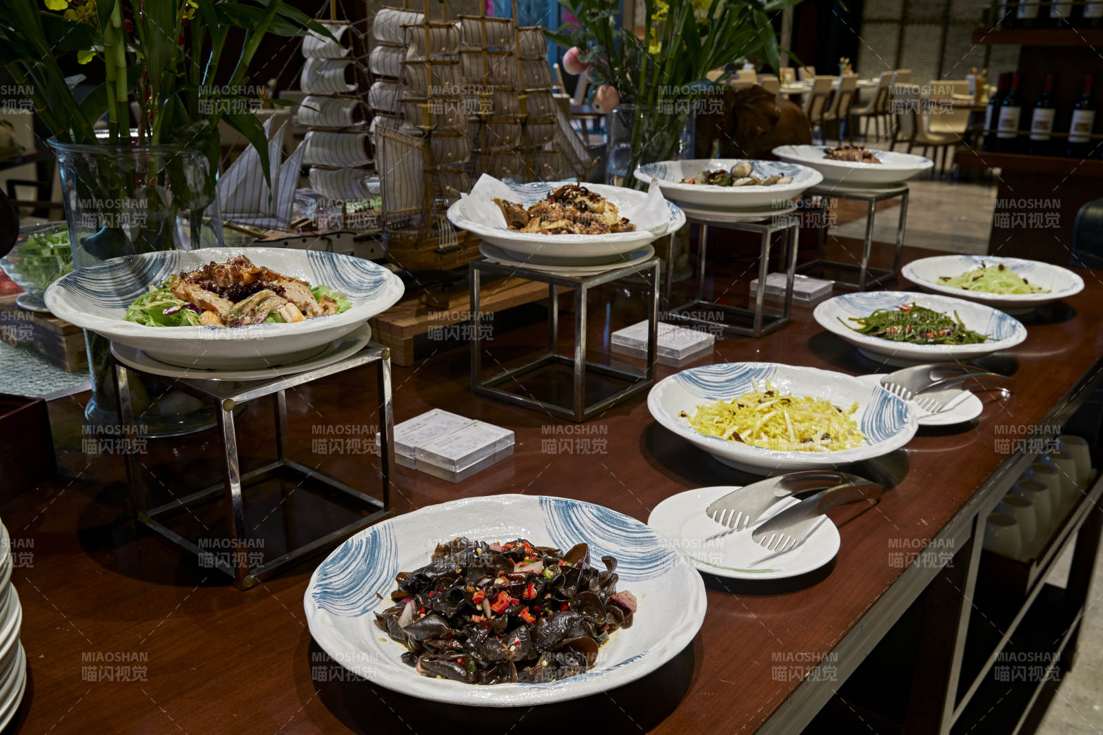 高档星级酒店自助餐的中餐菜品图片