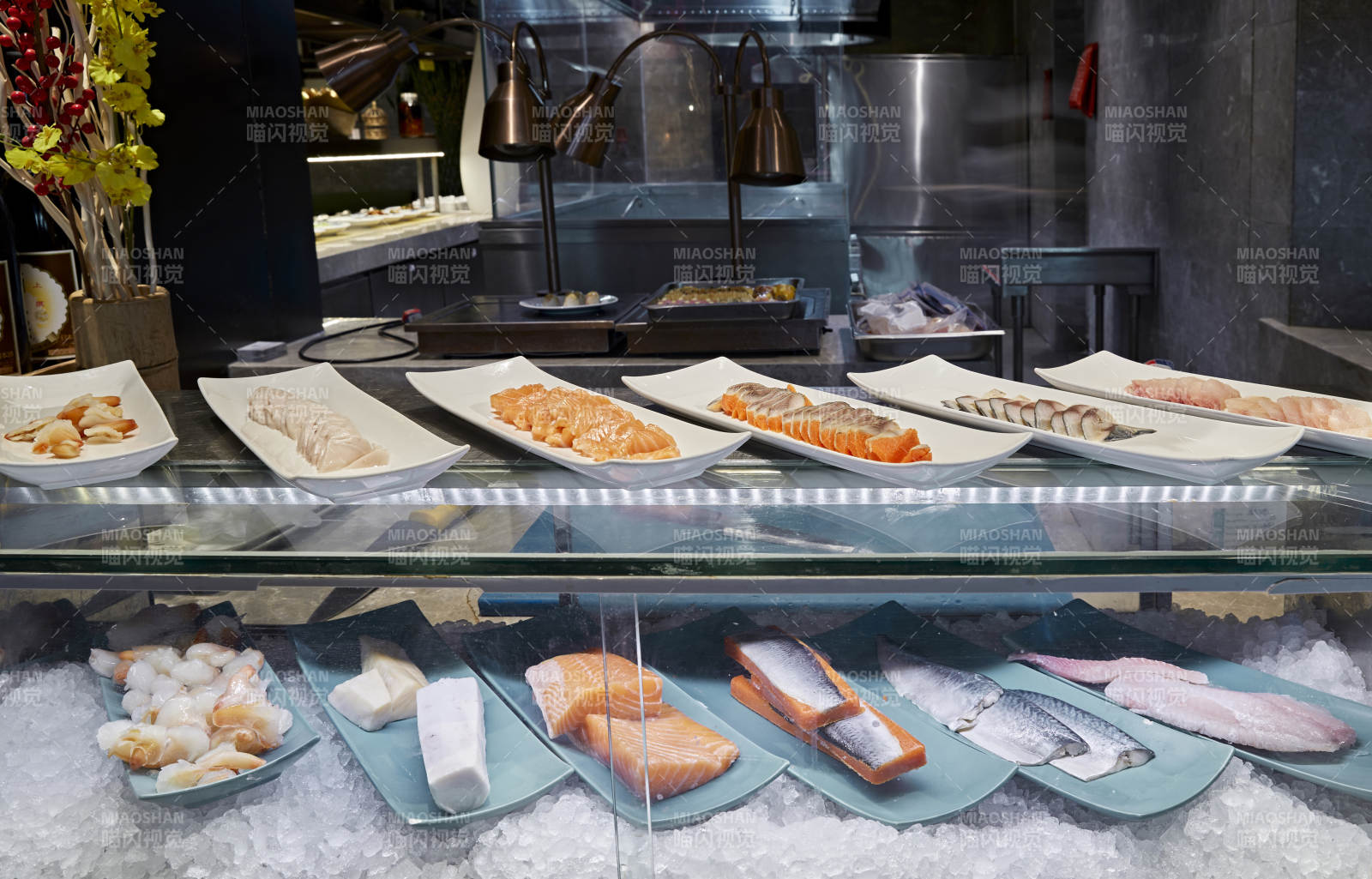 高档星级酒店自助餐的海鲜餐台图片