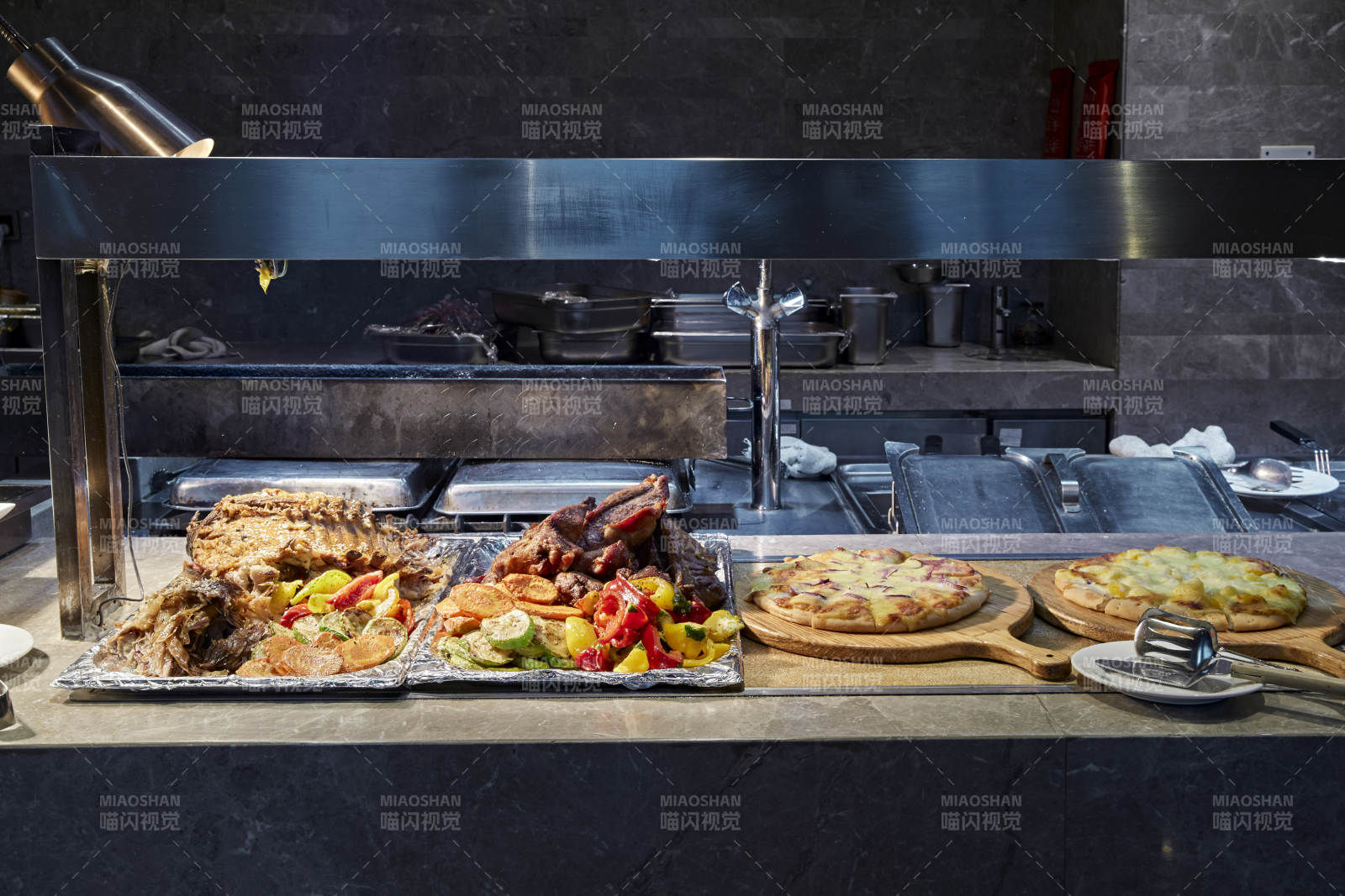 高档星级酒店自助餐的铁板烧烤烤肉餐台图片