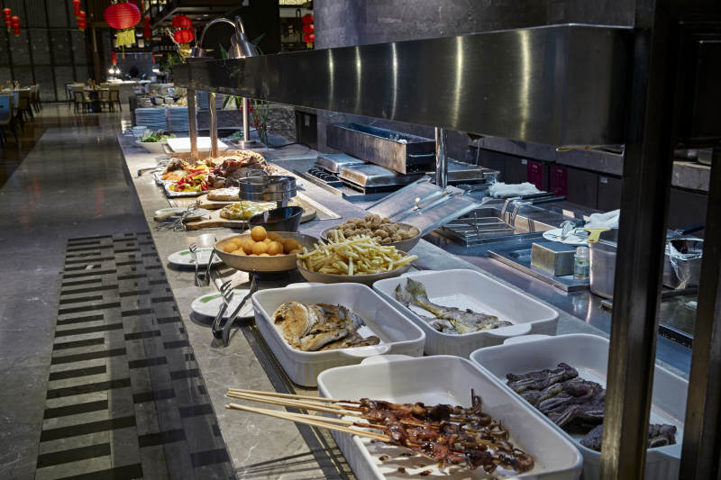 高档星级酒店自助餐的铁板烧烤烤肉餐台图片
