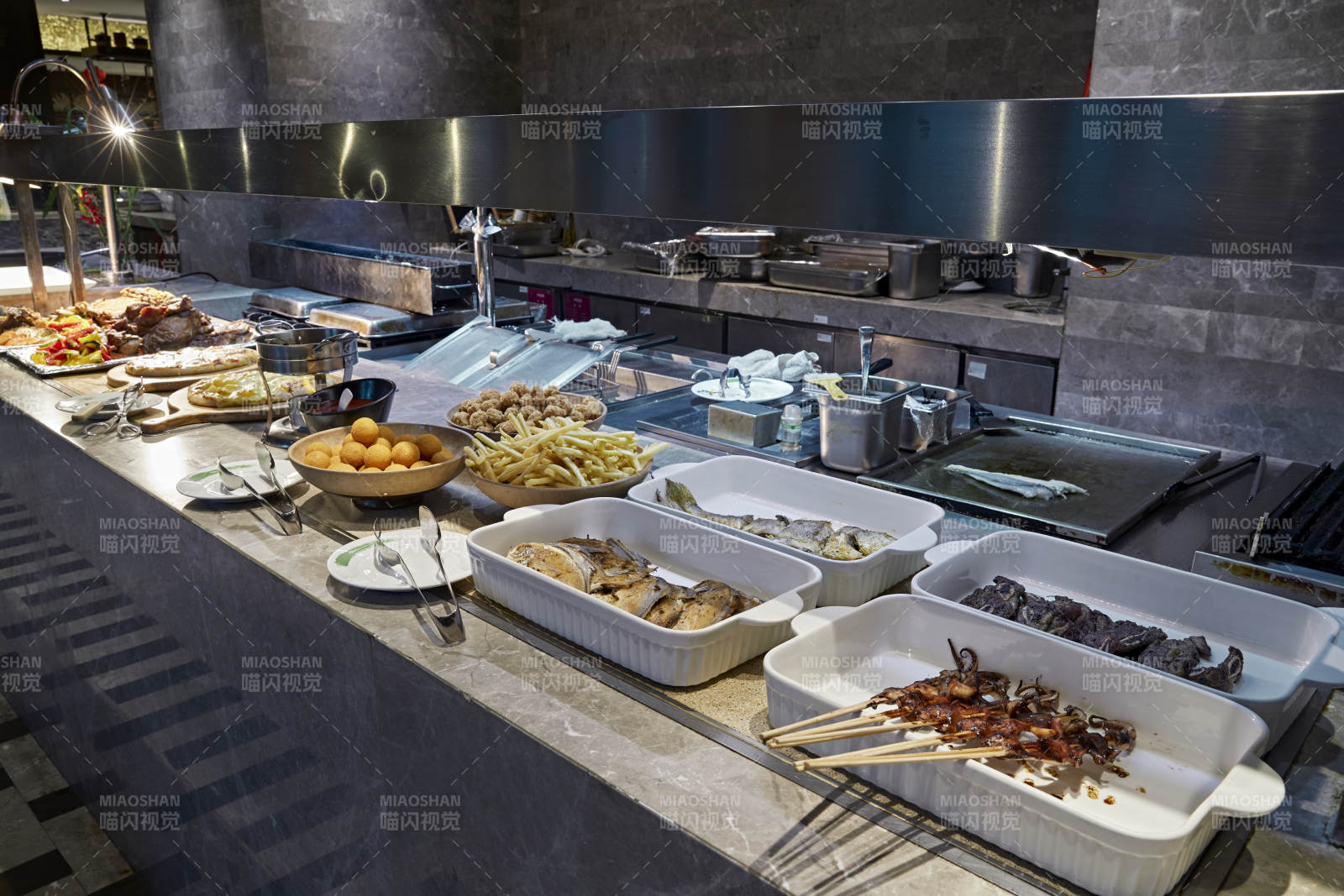 高档星级酒店自助餐的铁板烧烤烤肉餐台图片