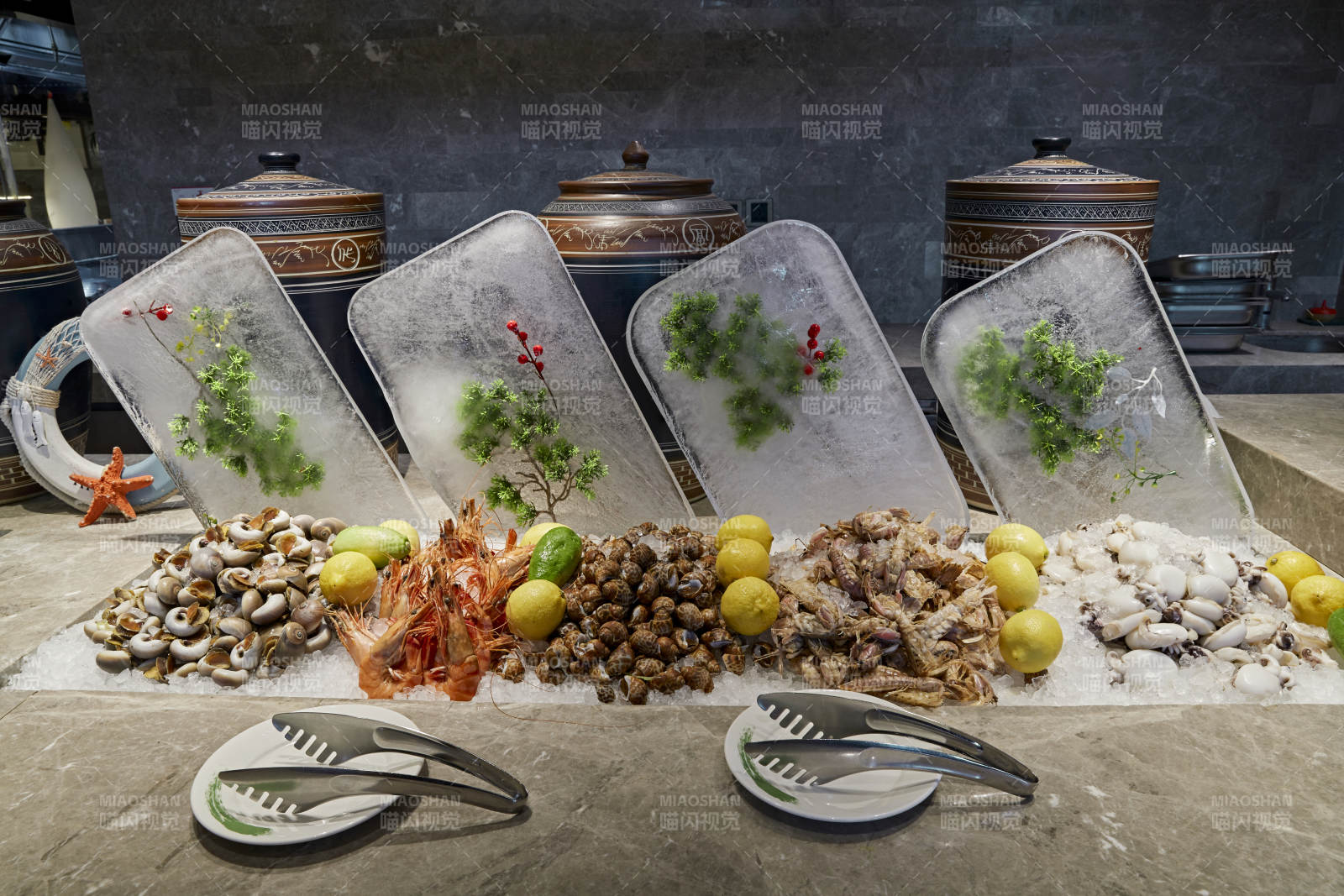 高档星级酒店自助餐的海鲜餐台图片