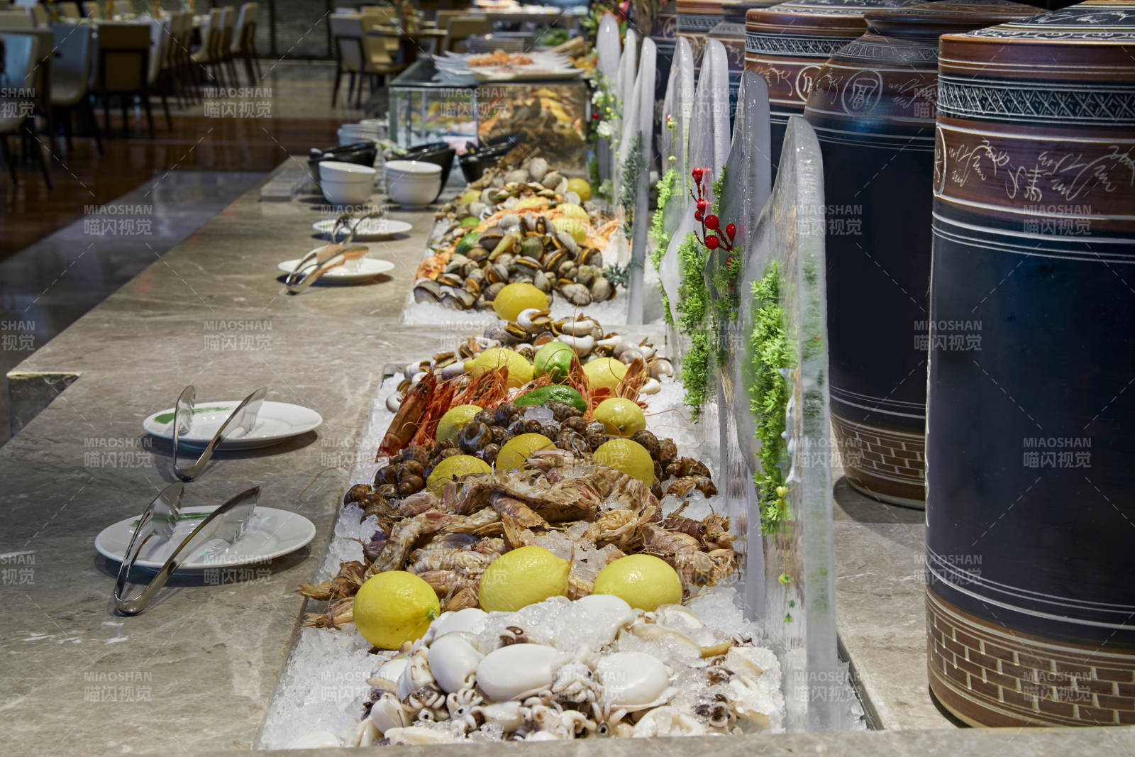 高档星级酒店自助餐的海鲜餐台图片