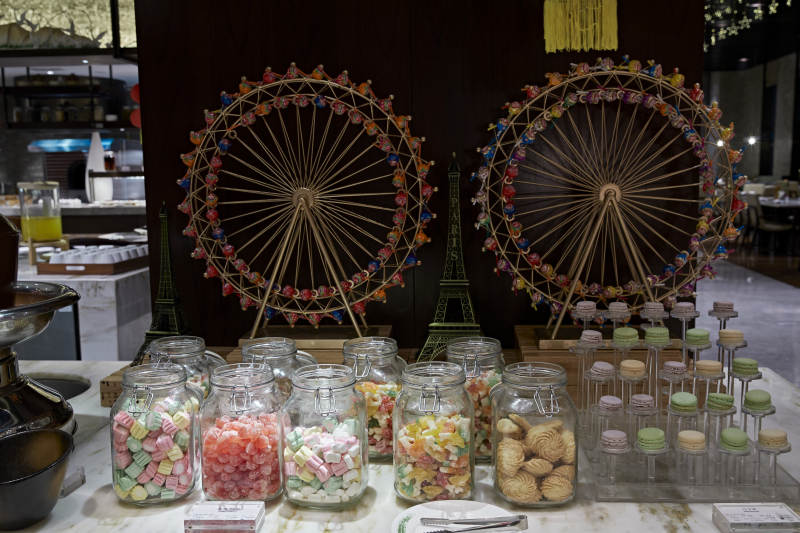 高档星级酒店自助餐甜品餐台图片