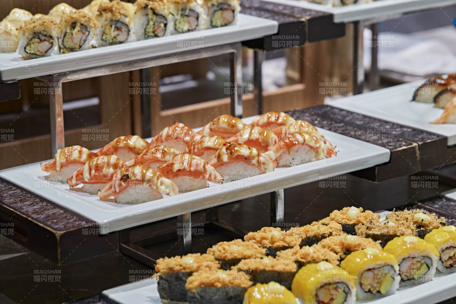 高档星级酒店自助餐的日料寿司图片