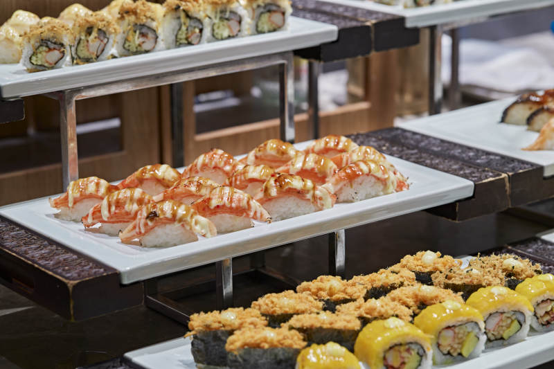 高档星级酒店自助餐的日料寿司图片