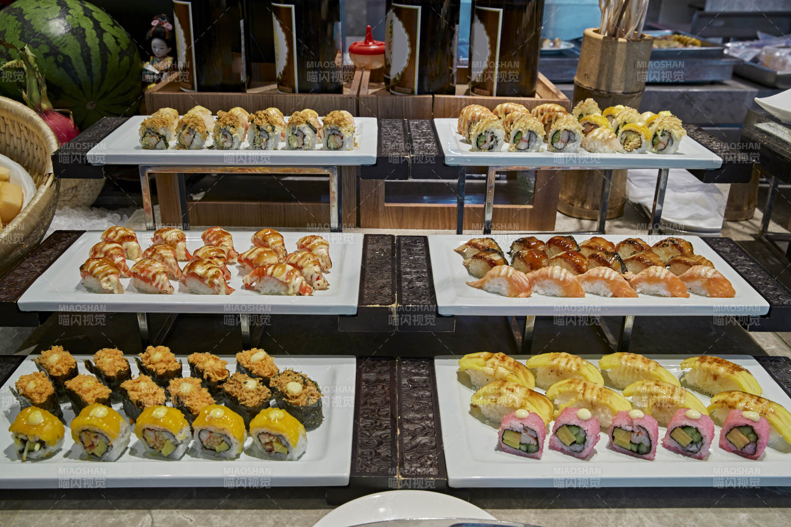 高档星级酒店自助餐的日料寿司图片