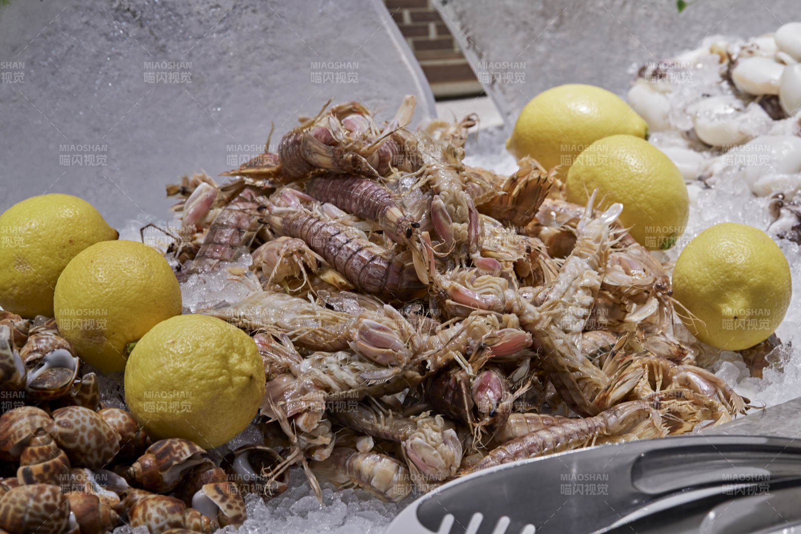 高档星级酒店自助餐的海鲜餐台图片