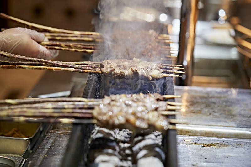 高档星级酒店自助餐的红柳现烤羊肉串图片