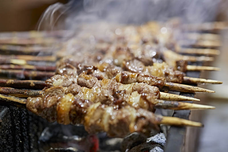 高档星级酒店自助餐的红柳现烤羊肉串图片