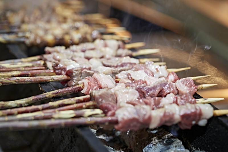 高档星级酒店自助餐的红柳现烤羊肉串图片
