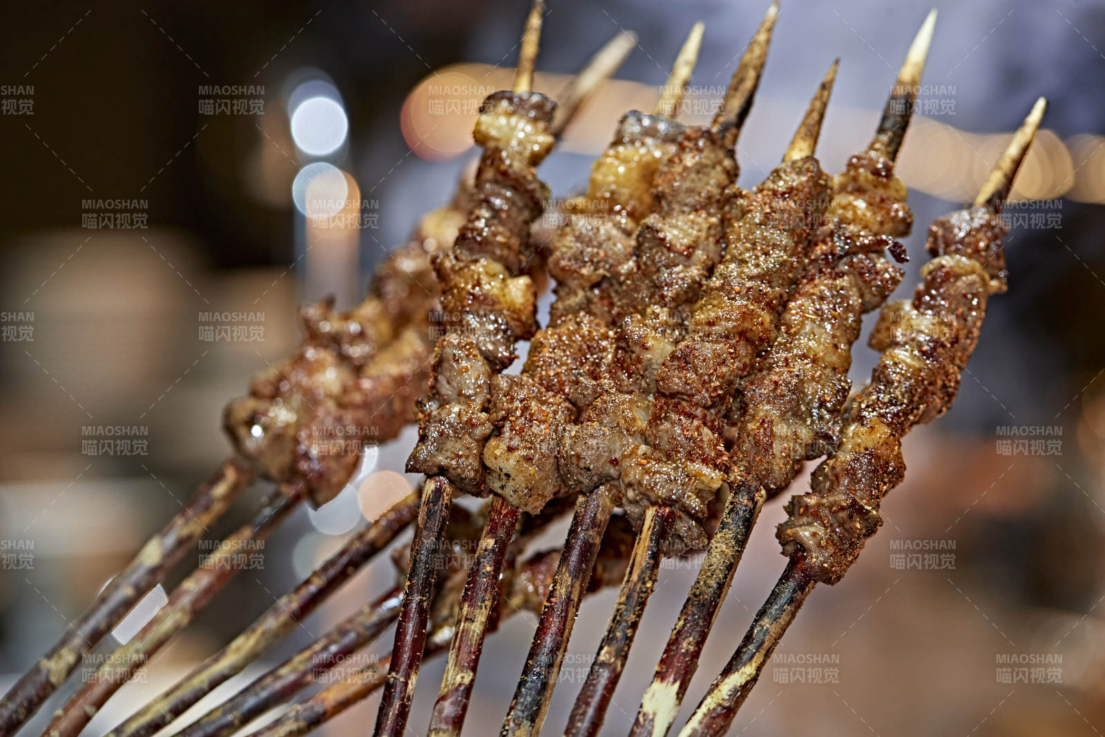 高档星级酒店自助餐的红柳现烤羊肉串图片