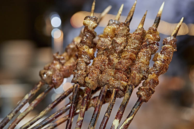 高档星级酒店自助餐的红柳现烤羊肉串图片