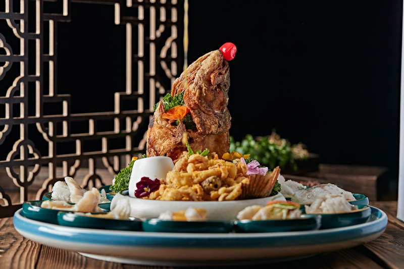 精美摆盘的两吃海鲈鱼图片