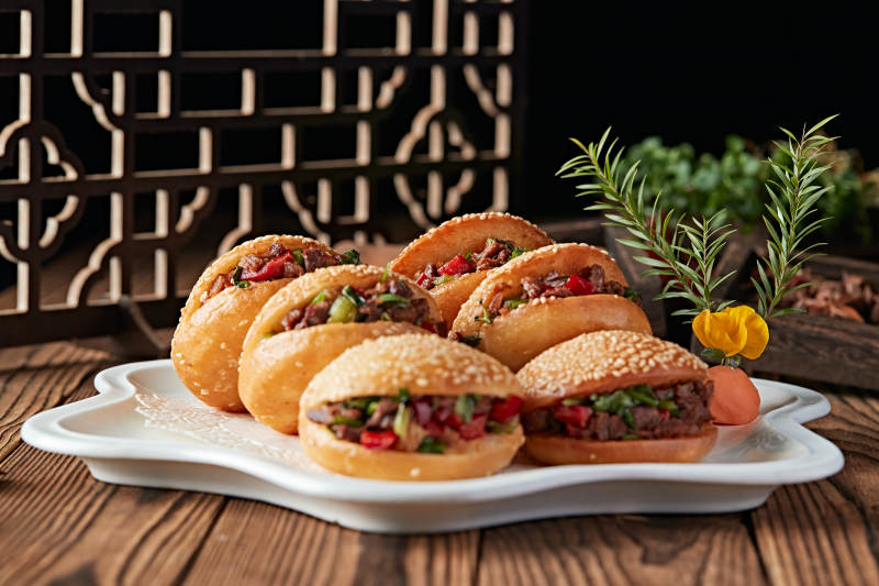 芝麻锅盔肉夹馍图片