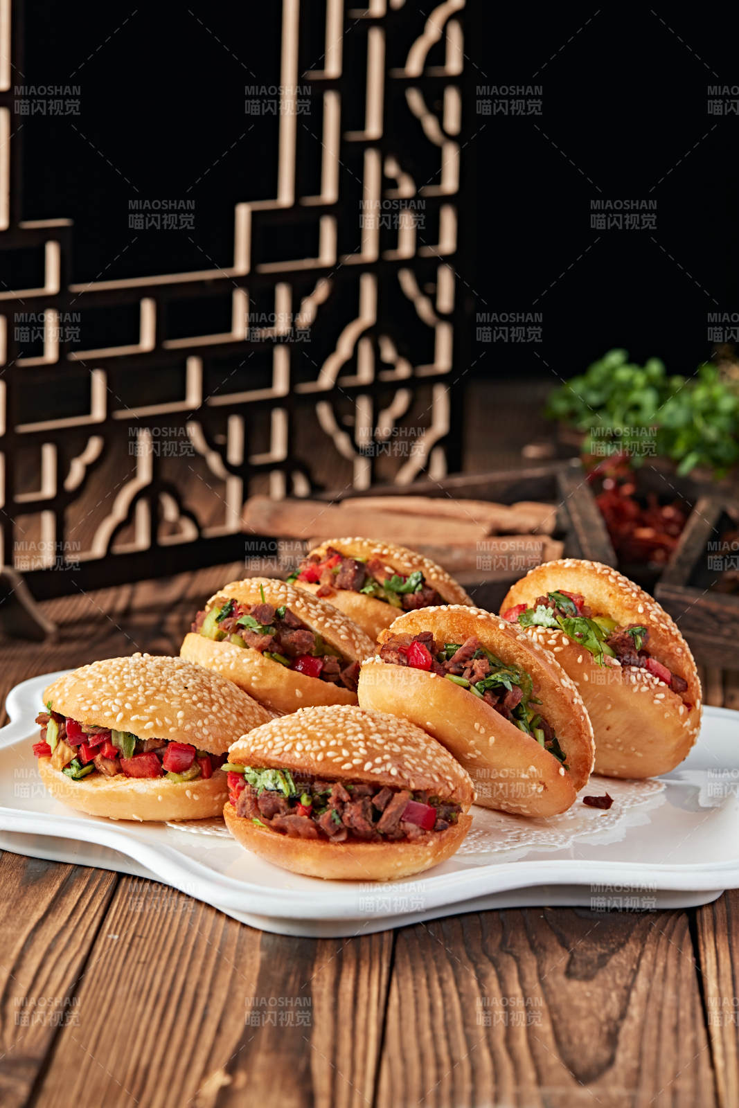 芝麻锅盔肉夹馍图片