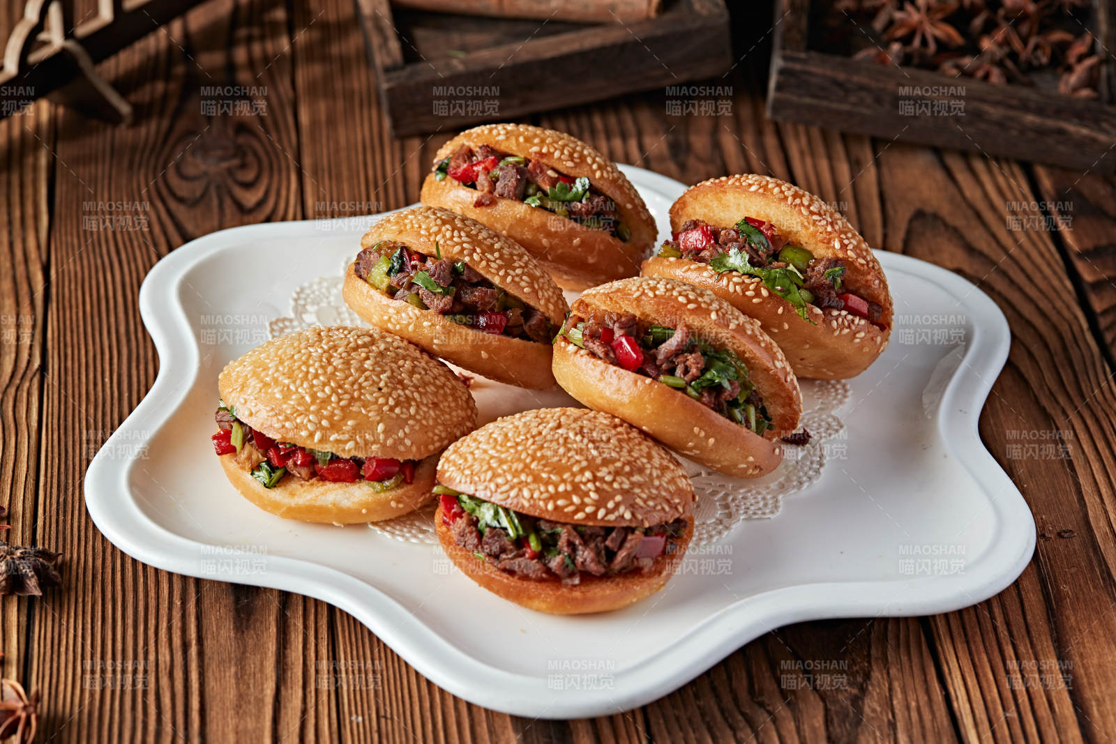 芝麻锅盔肉夹馍图片