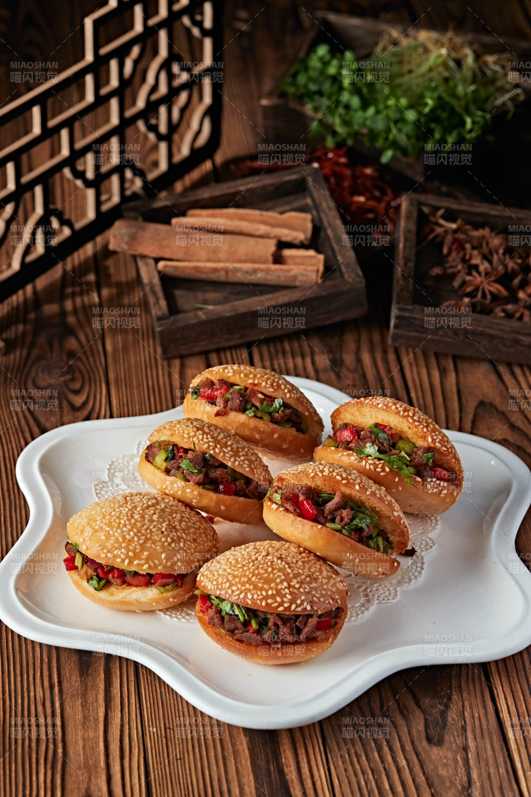 芝麻锅盔肉夹馍图片