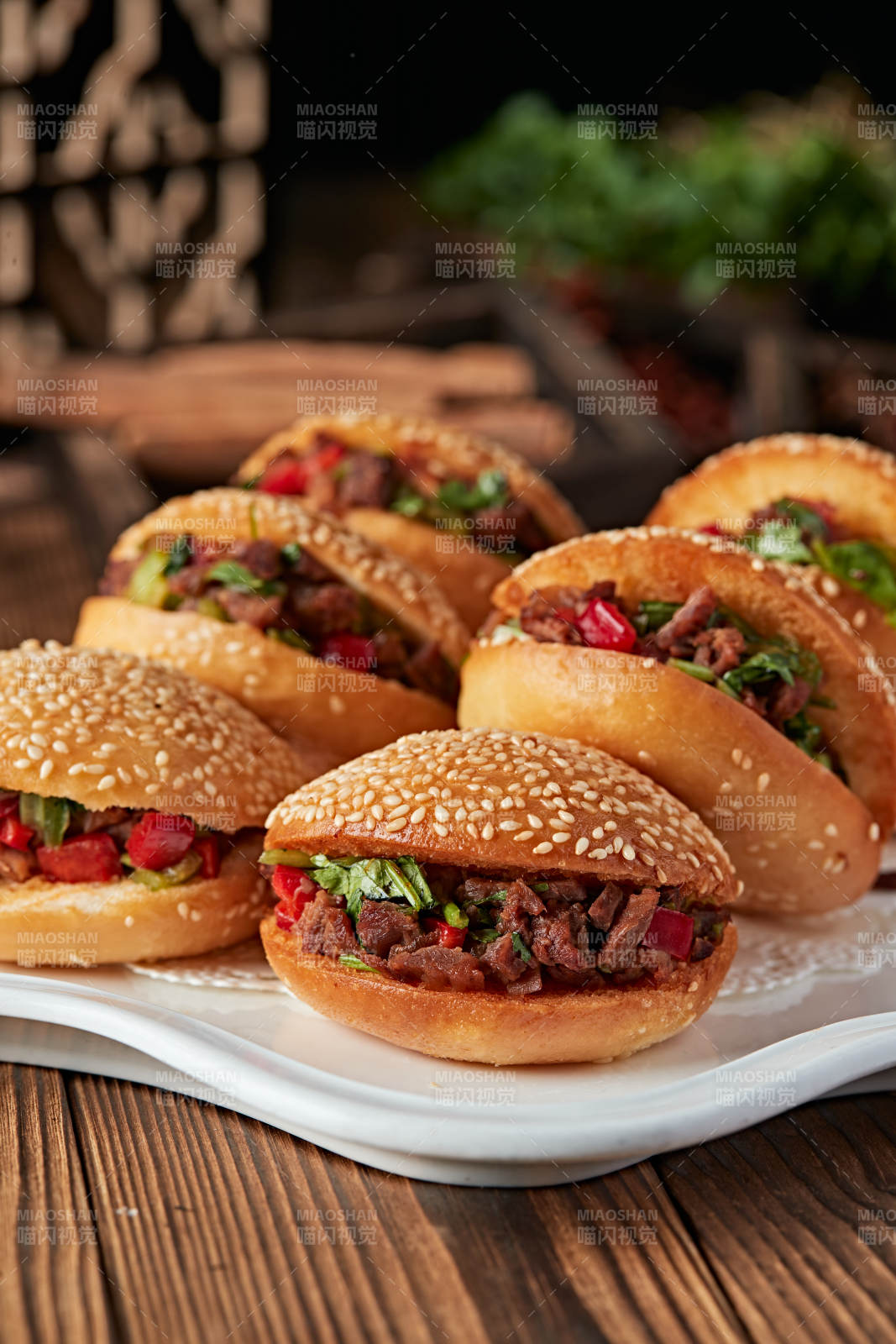 芝麻锅盔肉夹馍图片