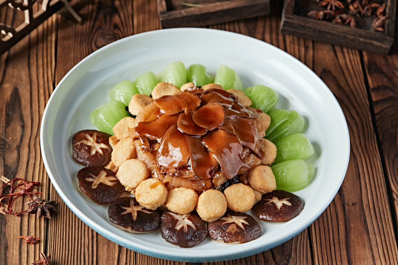 红烧浇汁牛蹄筋配杏鲍菇油炸内酯豆腐图片